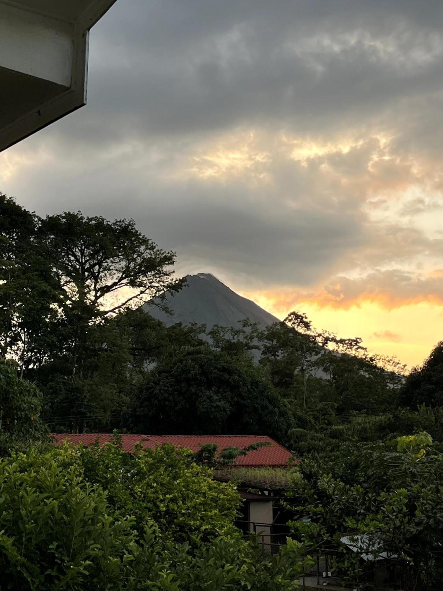 La Fortuna Arenal Sloth Hostel מראה חיצוני תמונה