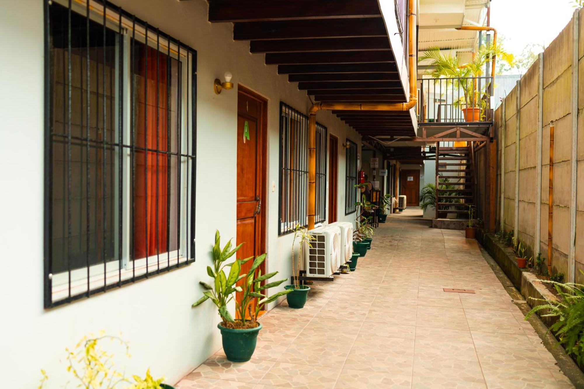 La Fortuna Arenal Sloth Hostel מראה חיצוני תמונה